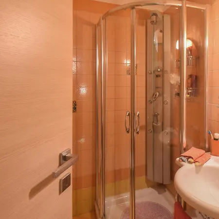 Vakantiehuis 6 Bedroom Awesome In Rome