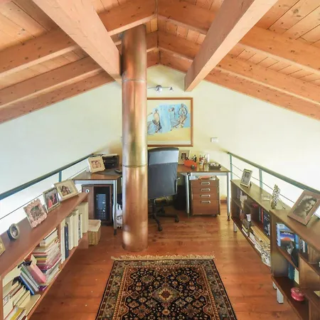 Сasa de vacaciones 6 Bedroom Awesome In