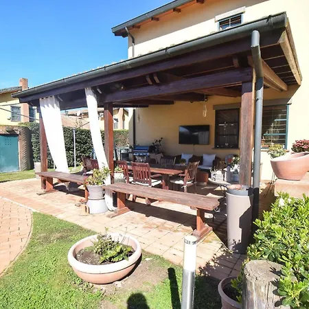 6 Bedroom Awesome In Roma