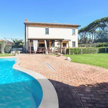 6 Bedroom Awesome In Сasa de vacaciones Roma