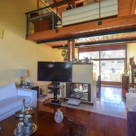 בית נופש 6 Bedroom Awesome In *