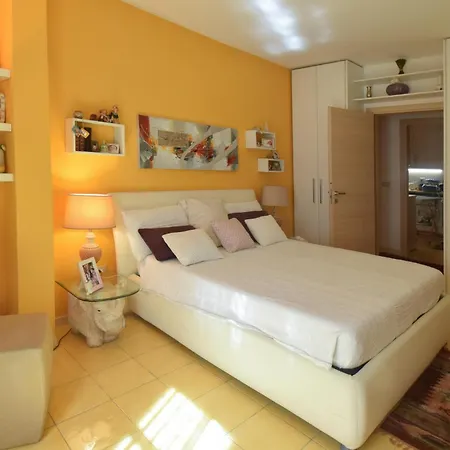 6 Bedroom Awesome In רומא