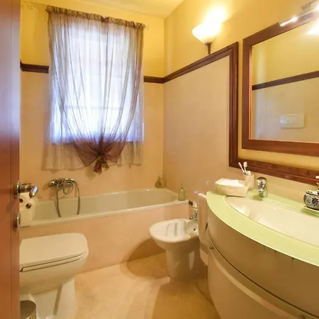 6 Bedroom Awesome In * רומא