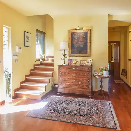 בית נופש 6 Bedroom Awesome In רומא