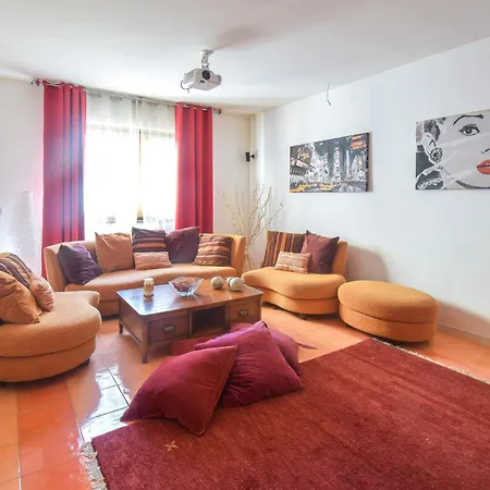 6 Bedroom Awesome In בית נופש *